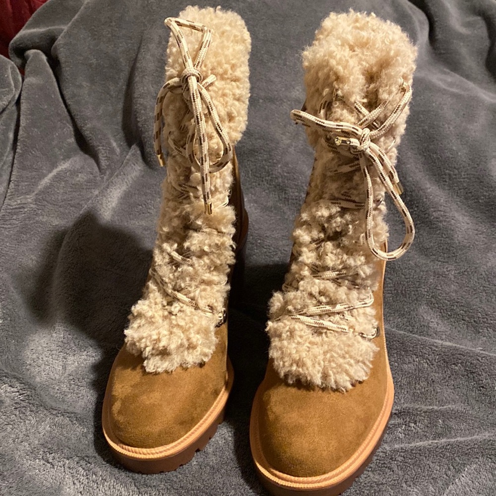 Women’s JLo boot with heel and fur accent